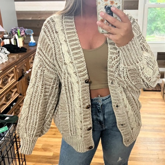 Cozy Two Tone Chunky Cable Knit button Oversized Cardigan - Picture 3 of 9